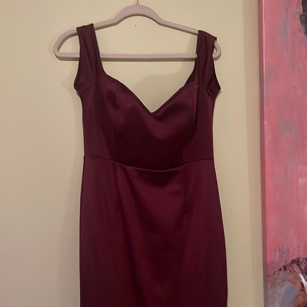 Beautiful  V neck over the shoulder dress in SIZE 14 with a beautiful train